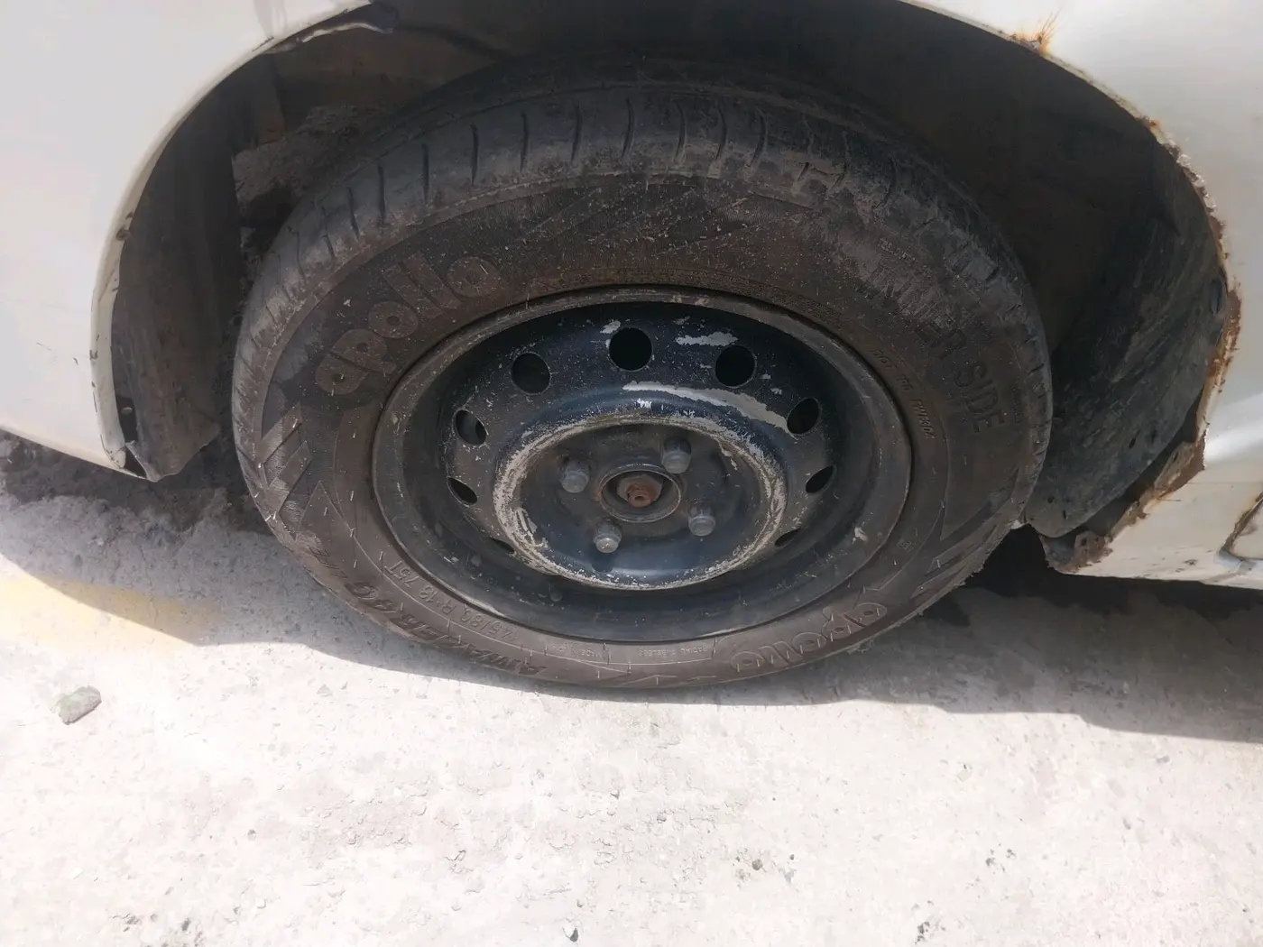 2015 Maruti Wagon R 1.0 LXI CNG, CNG, Manual, 1,40,125 km, tyre