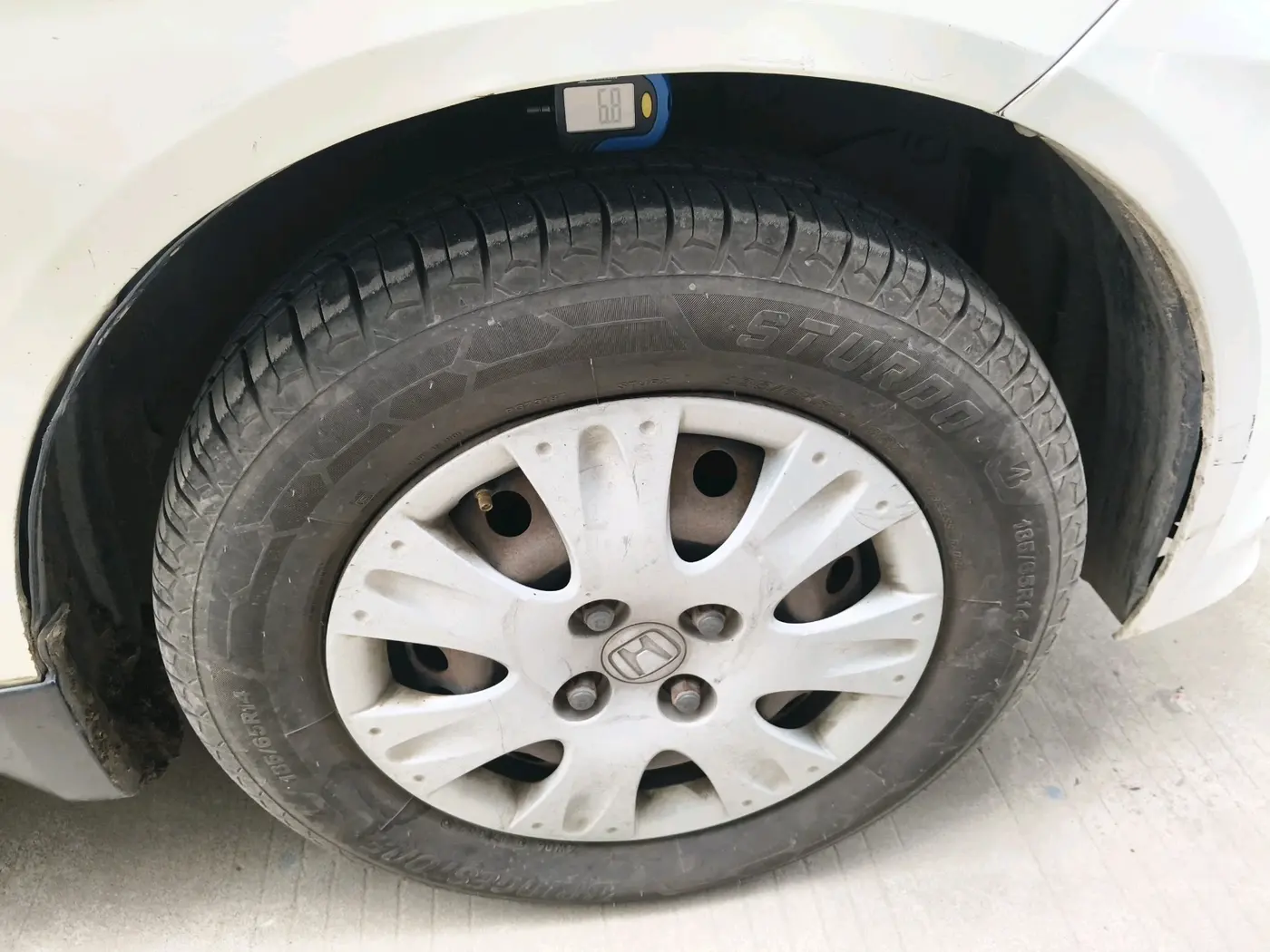 2013 Honda Amaze 1.2L I-VTEC S AT, Petrol, Automatic, 1,63,451 km, tyre