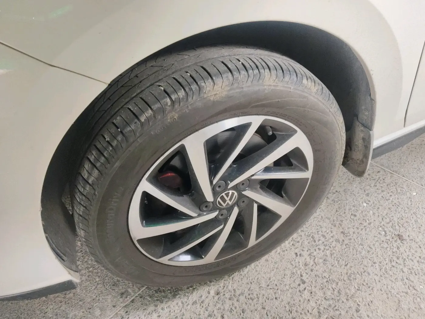 2025 Volkswagen VIRTUS  GT 1.5 TSI DSG , Petrol, Automatic, 24,224 km, tyre