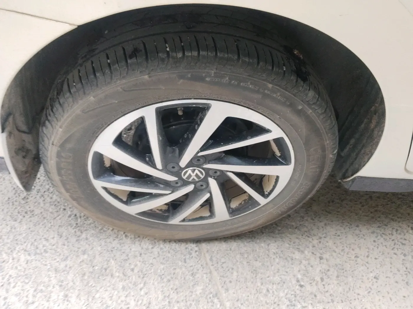 2025 Volkswagen VIRTUS  GT 1.5 TSI DSG , Petrol, Automatic, 24,224 km, tyre
