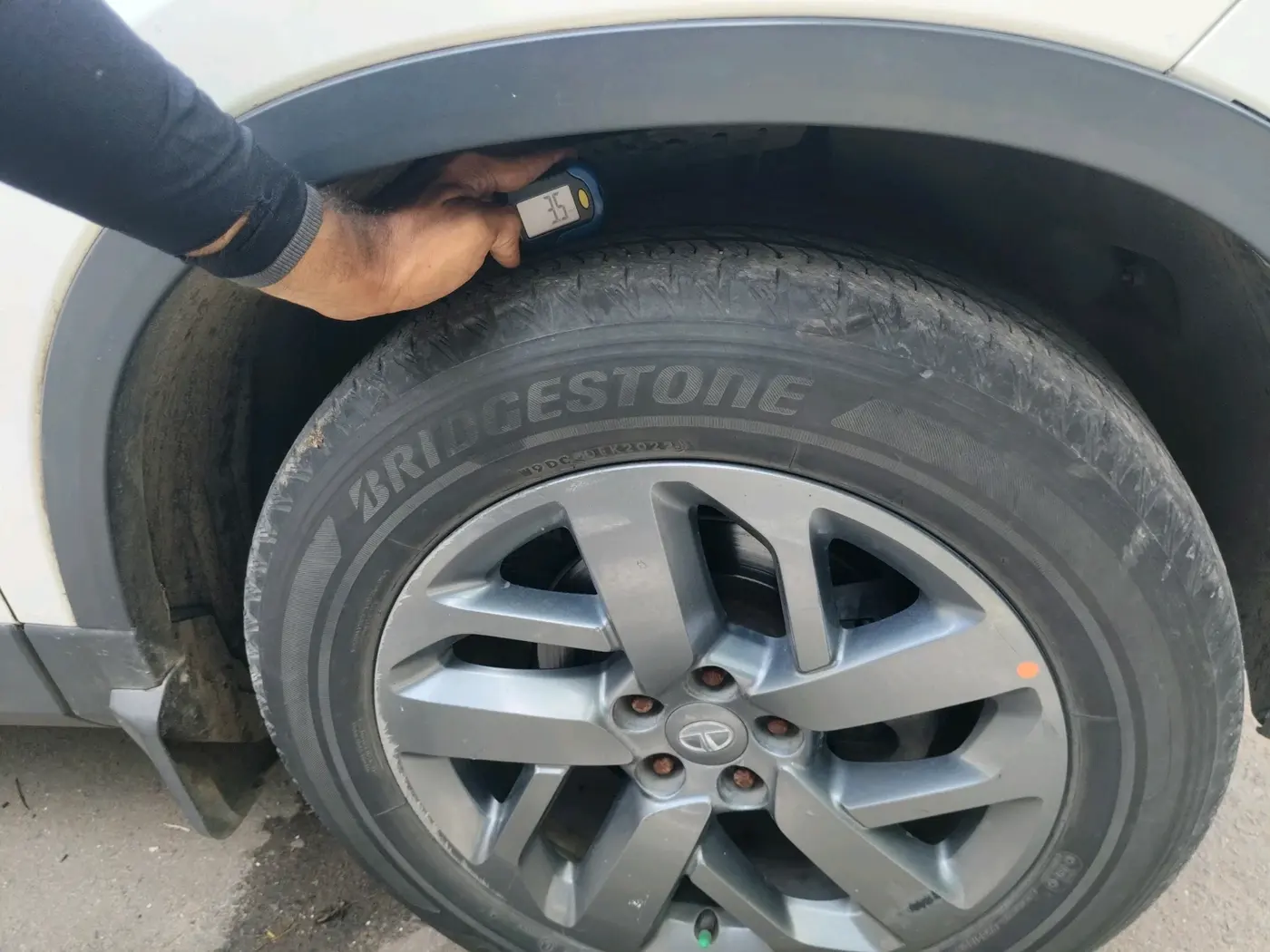 2021 Tata Safari XT, Diesel, Manual, 93,942 km, tyre