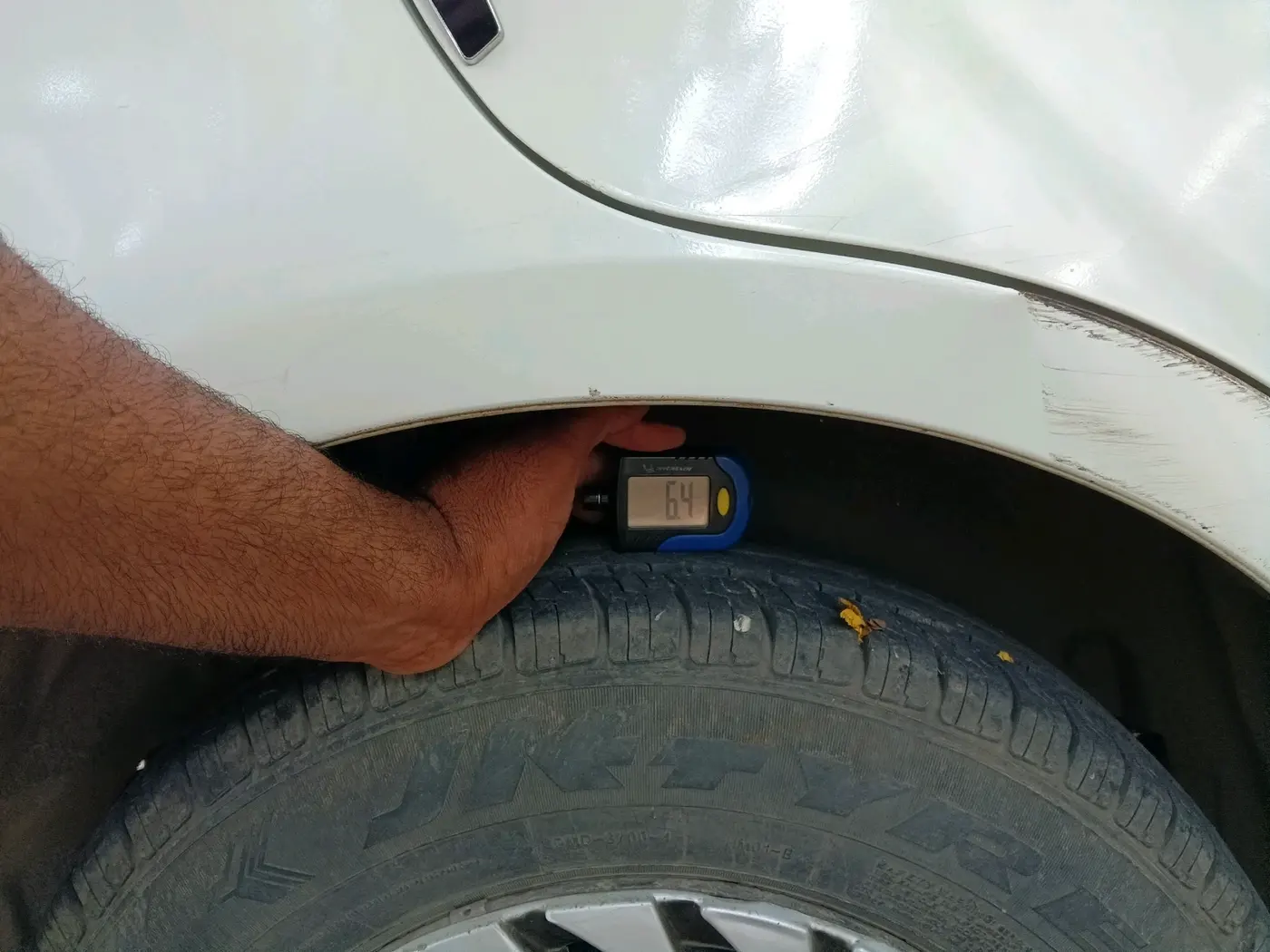 2014 Maruti Swift Dzire VXI, Petrol, Manual, 90,344 km, tyre