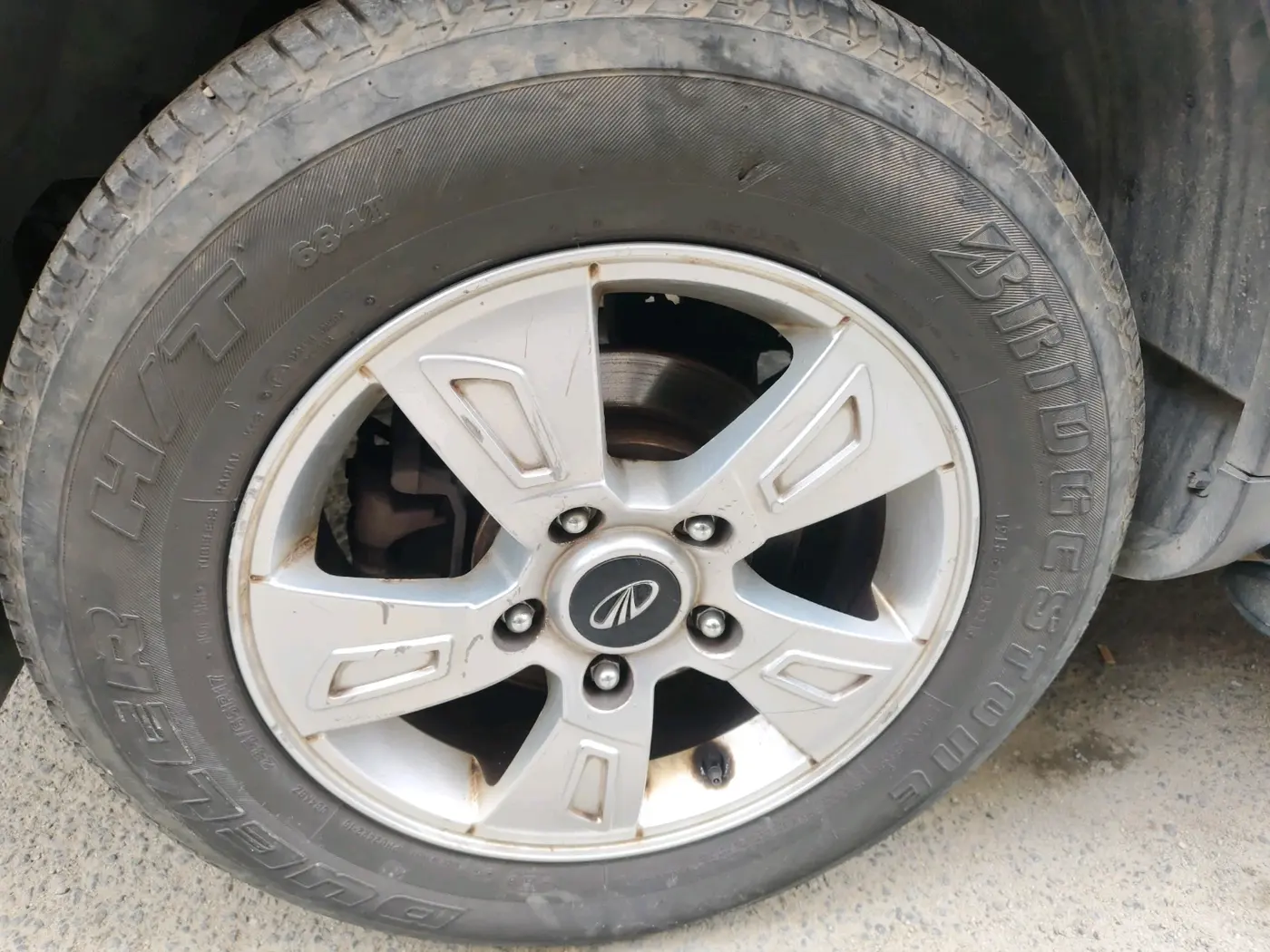 2014 Mahindra XUV500 W8, Diesel, Manual, 1,47,587 km, tyre