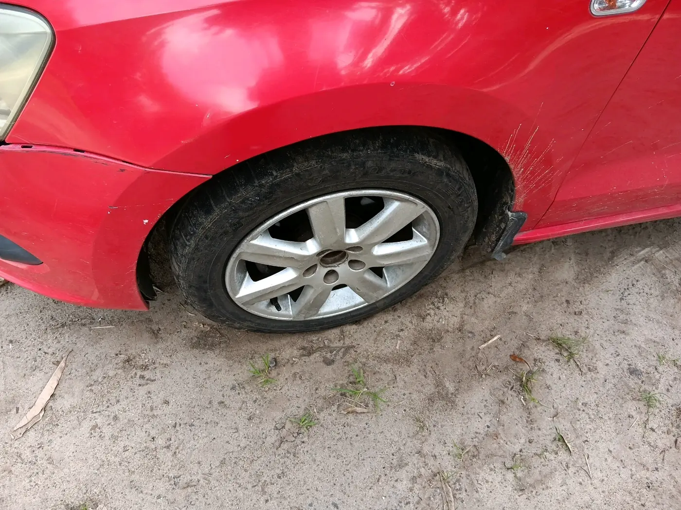 2011 Volkswagen Vento TRENDLINE 1.6, Petrol, Manual, 1,18,036 km, tyre
