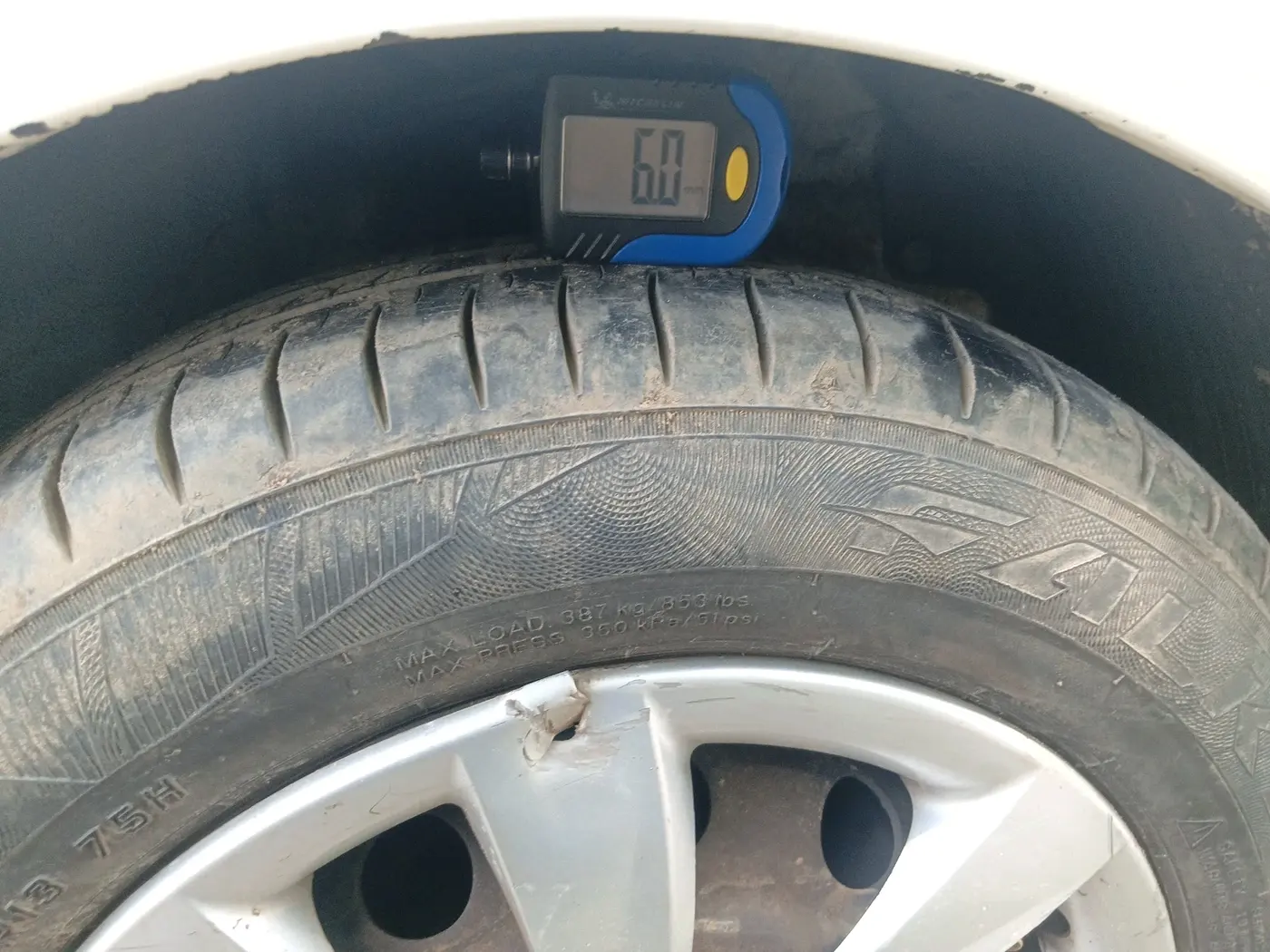 2011 Hyundai Eon MAGNA O, Petrol, Manual, 66,820 km, tyre