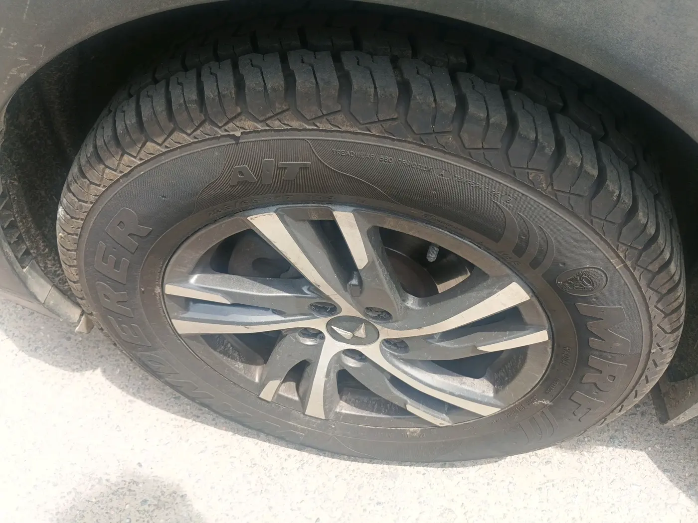 2022 Mahindra XUV700 AX 5 P MT 5 STR (E) , Petrol, Manual, 63,372 km, tyre