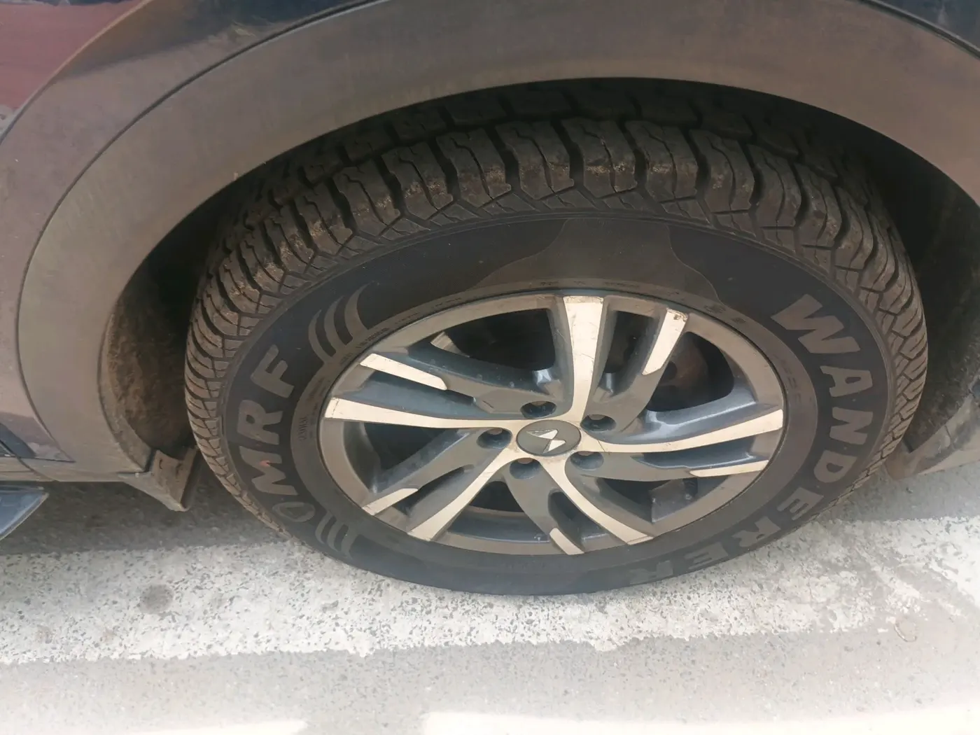 2022 Mahindra XUV700 AX 5 P MT 5 STR (E) , Petrol, Manual, 63,372 km, tyre