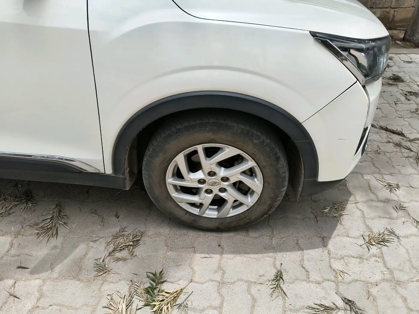 2022 Mahindra XUV300 W8 1.5 DIESEL, Diesel, Manual, 1,41,395 km, tyre