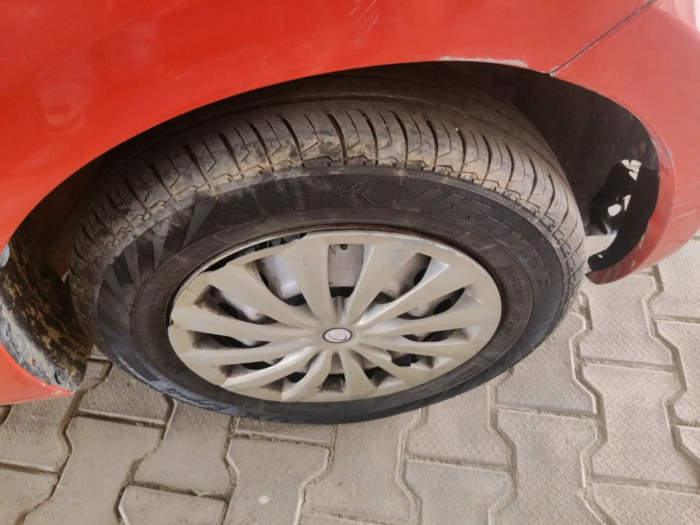 2020 Maruti Swift LXI, Petrol, Manual, 87,121 km, tyre