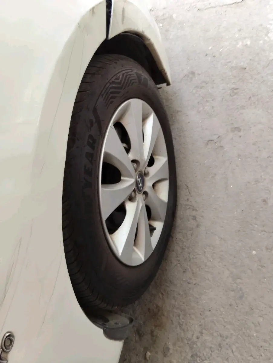 2016 Hyundai Verna FLUIDIC 4S 1.6 VTVT S AT, Petrol, Automatic, 1,59,492 km, tyre