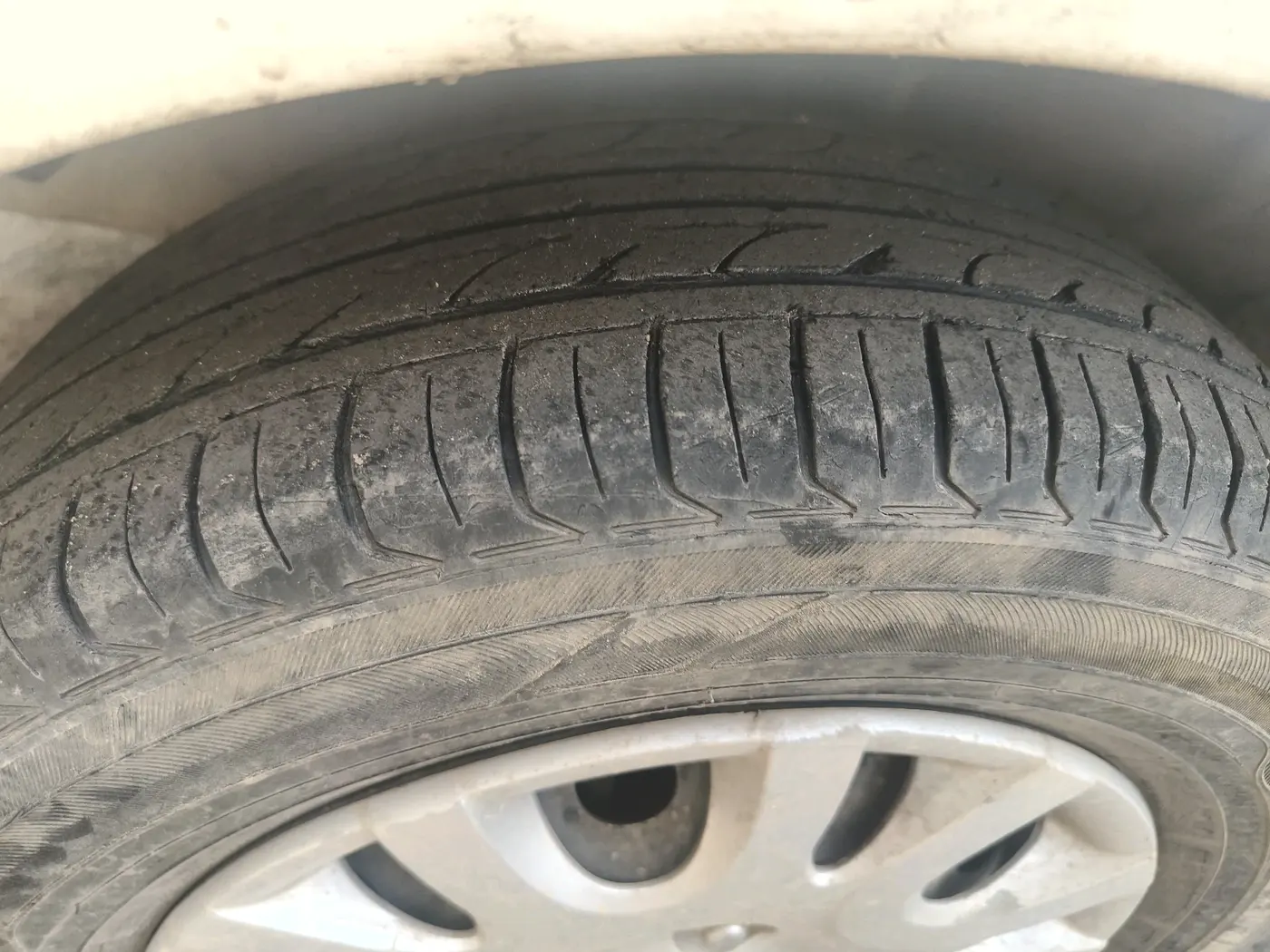 2011 Hyundai i20 MAGNA 1.2, Petrol, Manual, 2,03,034 km, tyre