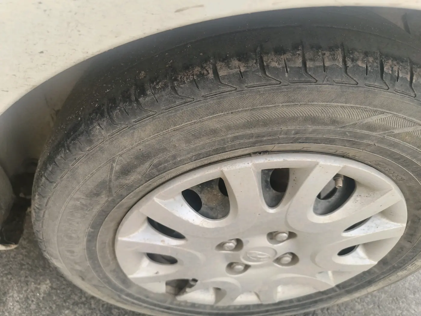 2011 Hyundai i20 MAGNA 1.2, Petrol, Manual, 2,03,034 km, tyre