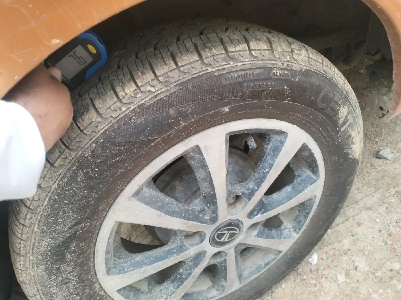2018 Tata Tiago XT PETROL, Petrol, Manual, 56,525 km, tyre