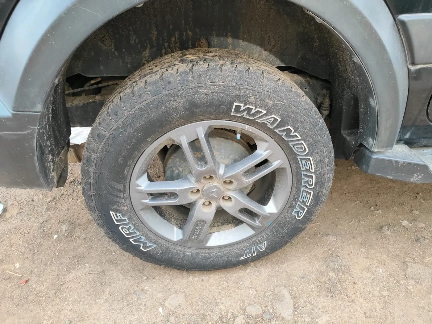 2022 Mahindra Thar LX D AT 4WD HT, Diesel, Automatic, 96,897 km, tyre