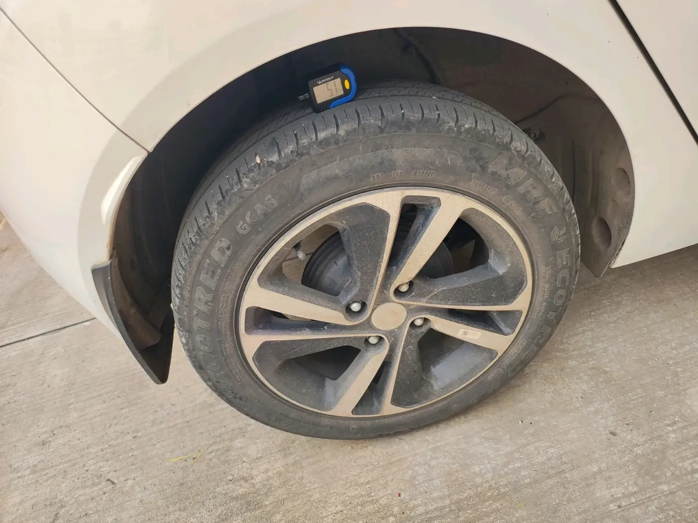 2025 Tata ALTROZ XZA Plus (S) Lux Petrol, Petrol, Automatic, 19,685 km, tyre