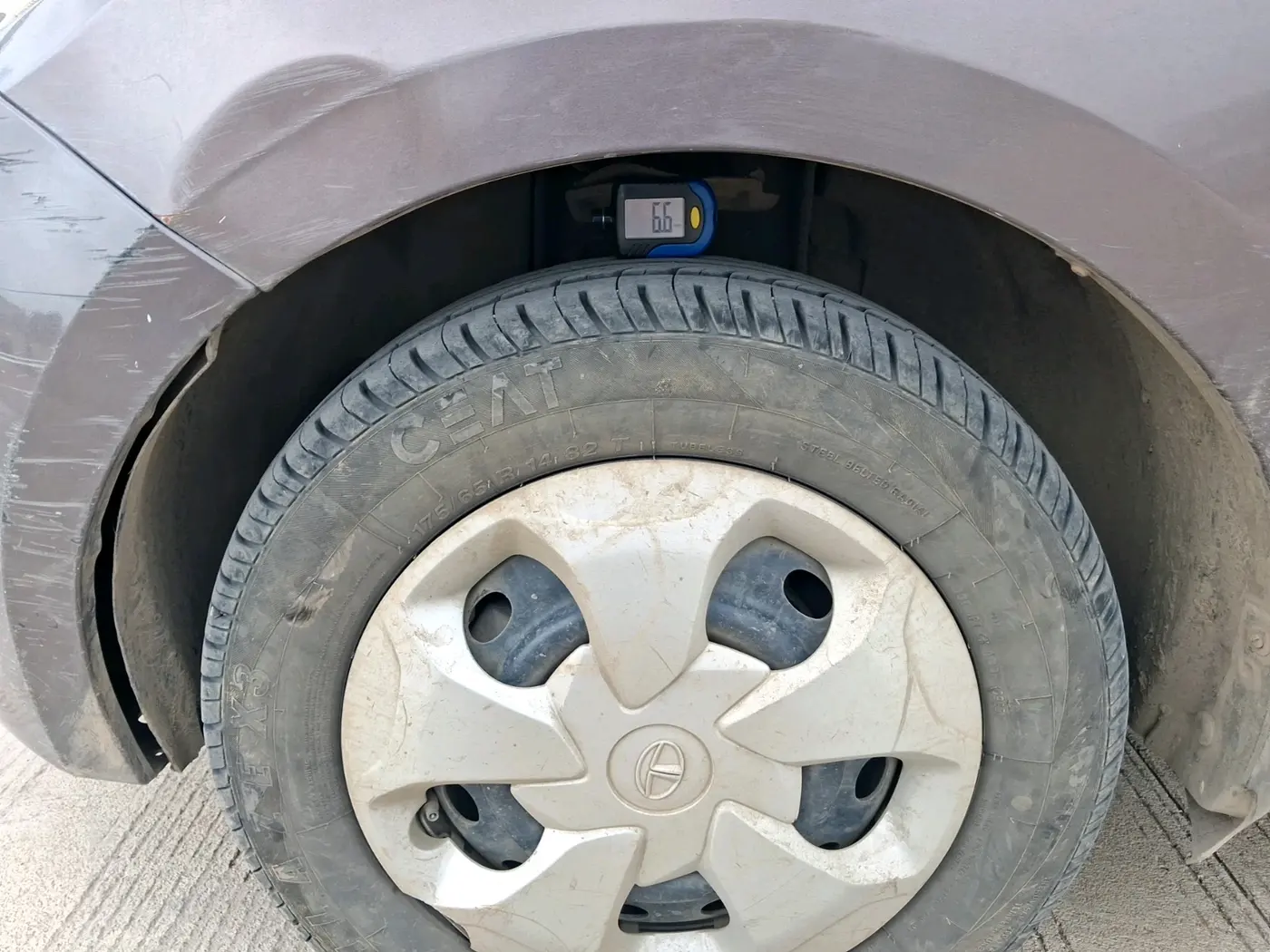 2017 Tata Tiago XT PETROL, Petrol, Manual, 42,665 km, tyre