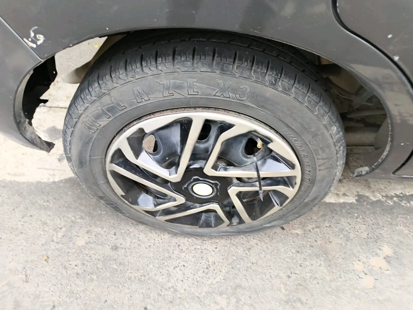 2017 Maruti Alto K10 VXI (O) AMT, CNG, Automatic, 90,488 km, tyre