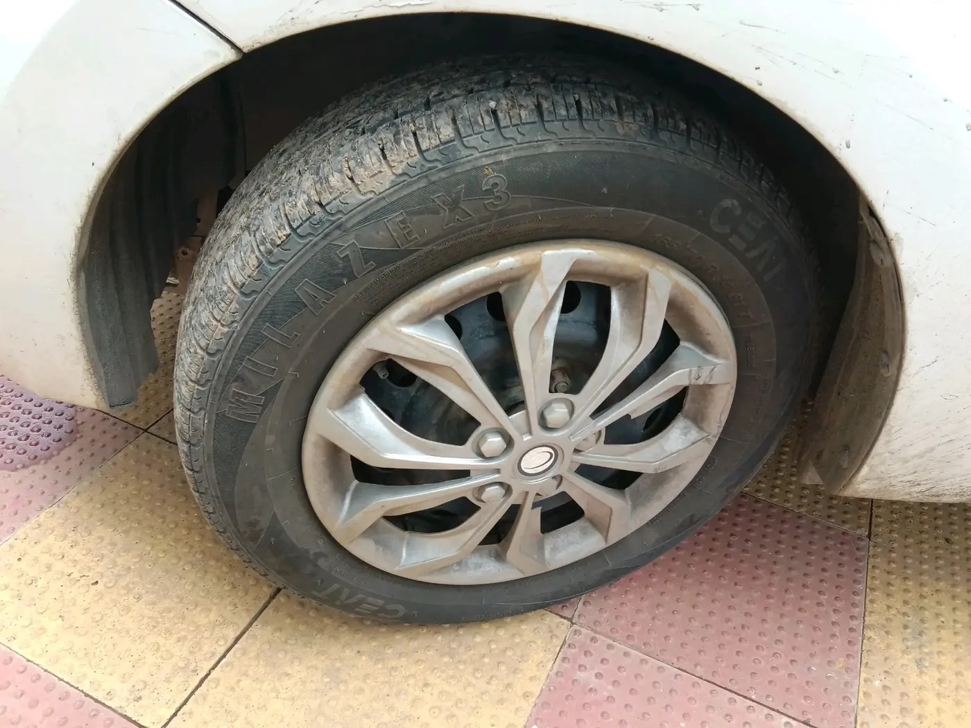 2015 Maruti Celerio VXI CNG, CNG, Manual, 1,57,293 km, tyre