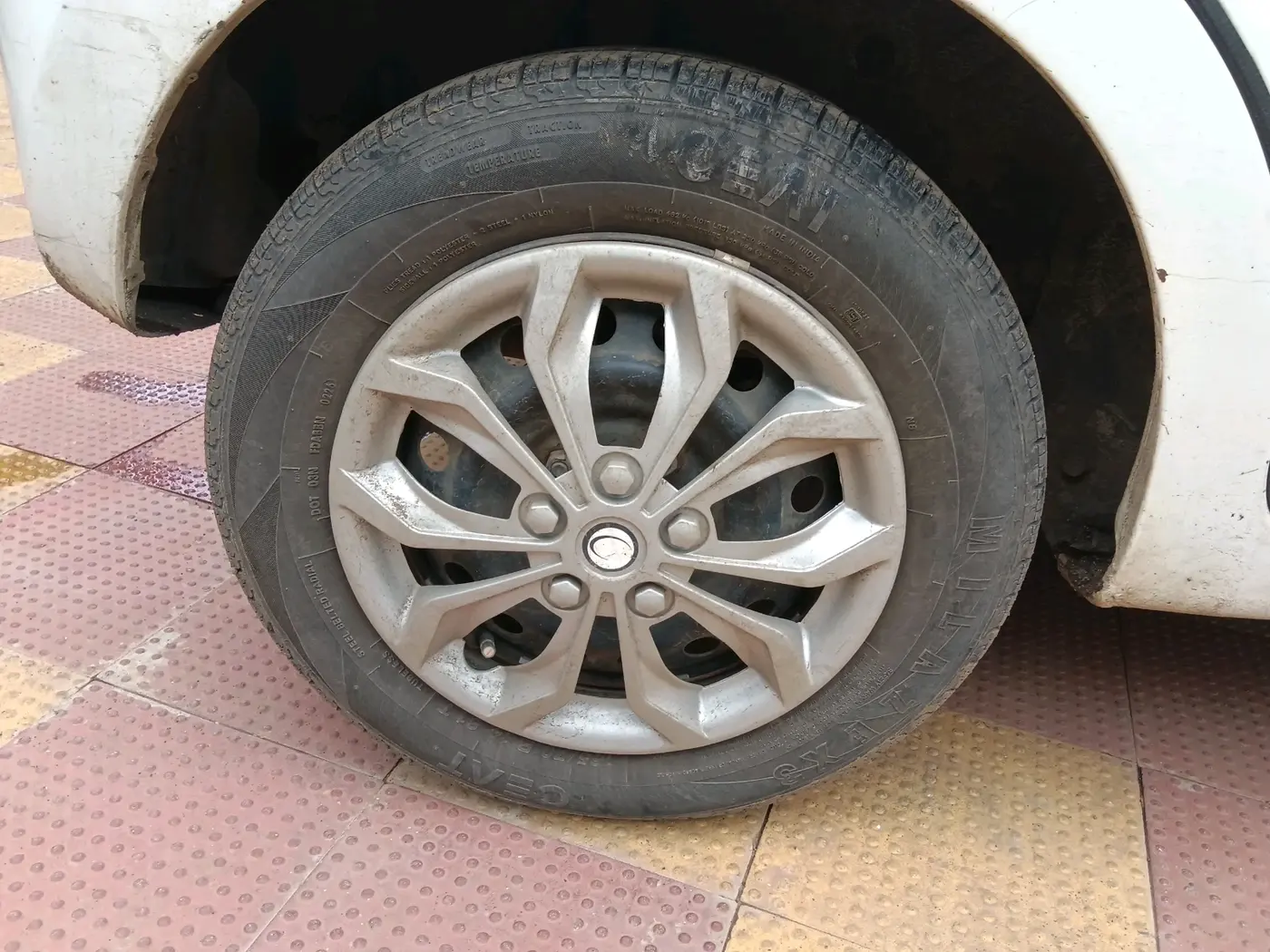 2015 Maruti Celerio VXI CNG, CNG, Manual, 1,57,293 km, tyre