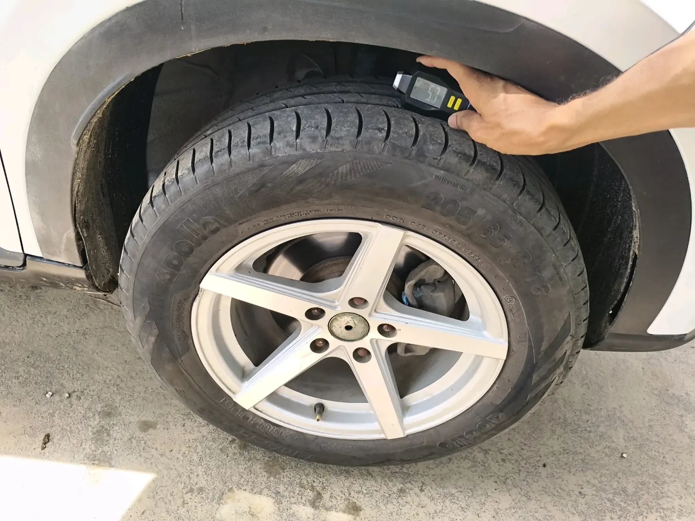 2021 Hyundai VENUE S 1.2, Petrol, Manual, 62,021 km, tyre