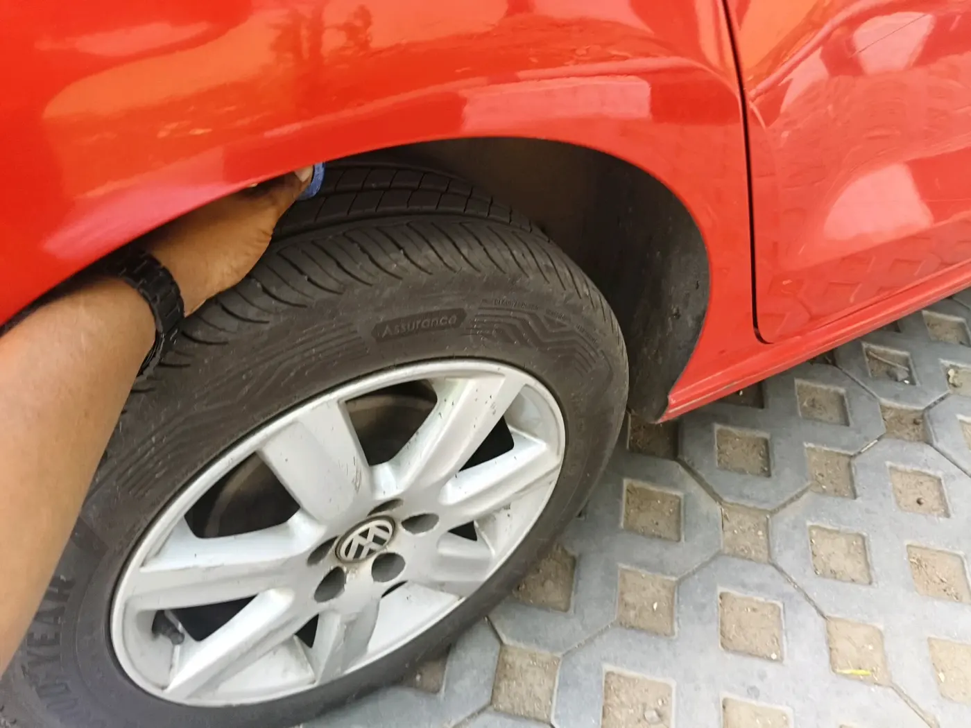 2010 Volkswagen Vento HIGHLINE PETROL AT, Petrol, Automatic, 95,302 km, tyre