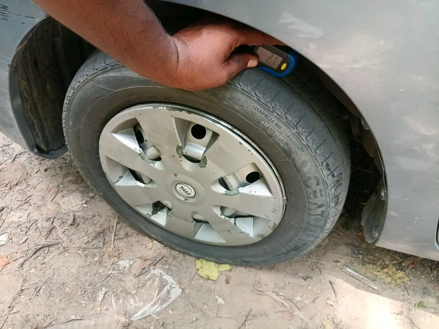 2012 Maruti Wagon R 1.0 LXI CNG, CNG, Manual, 54,393 km, tyre