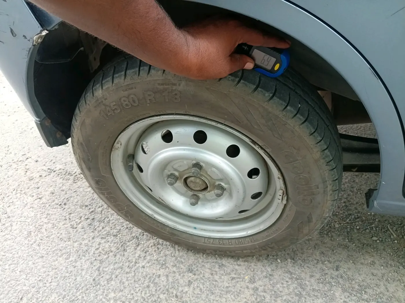 2012 Maruti Wagon R 1.0 LXI CNG, CNG, Manual, 54,393 km, tyre