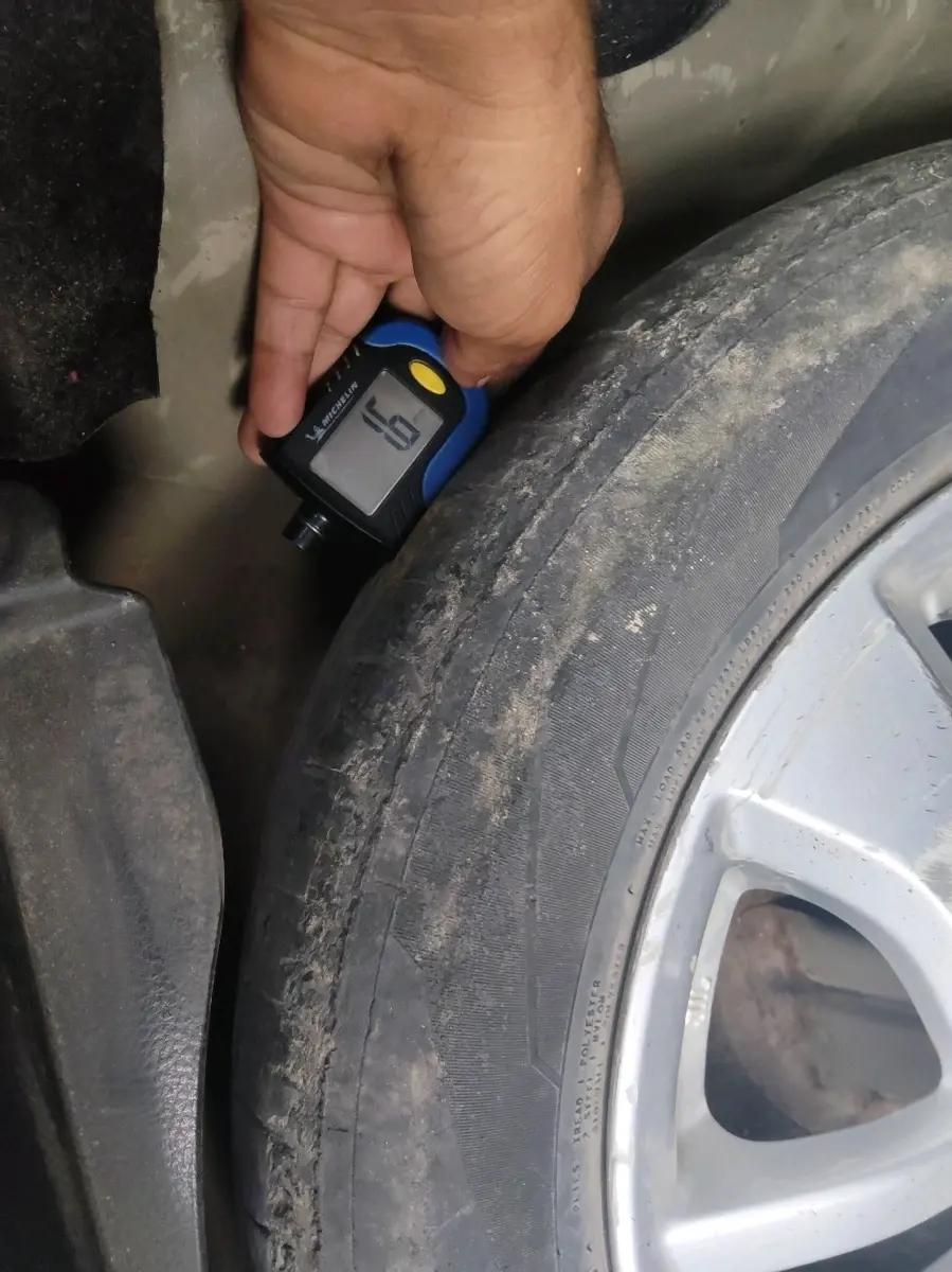 2014 Maruti Swift Dzire ZXI, CNG, Manual, 1,99,344 km, tyre