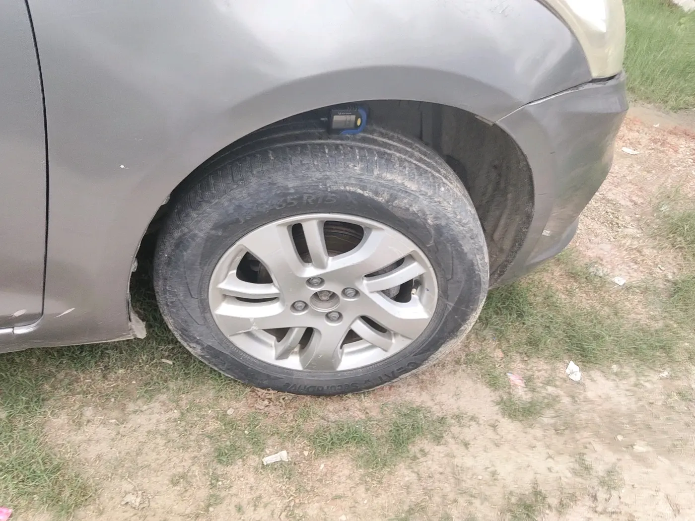 2014 Maruti Swift Dzire ZXI, CNG, Manual, 1,99,344 km, tyre