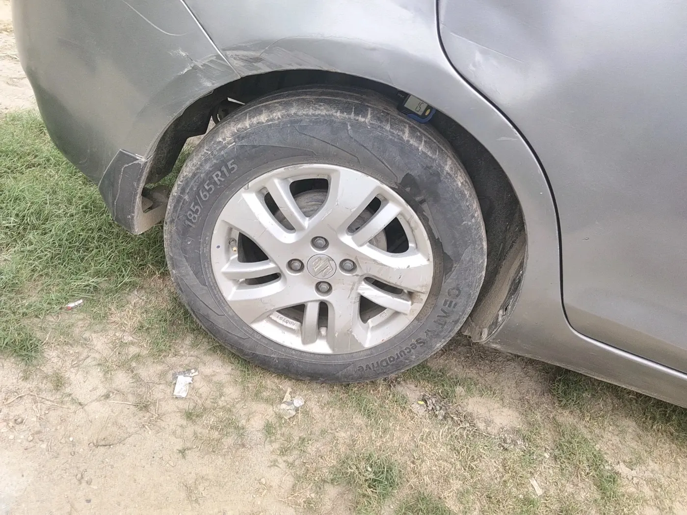 2014 Maruti Swift Dzire ZXI, CNG, Manual, 1,99,344 km, tyre