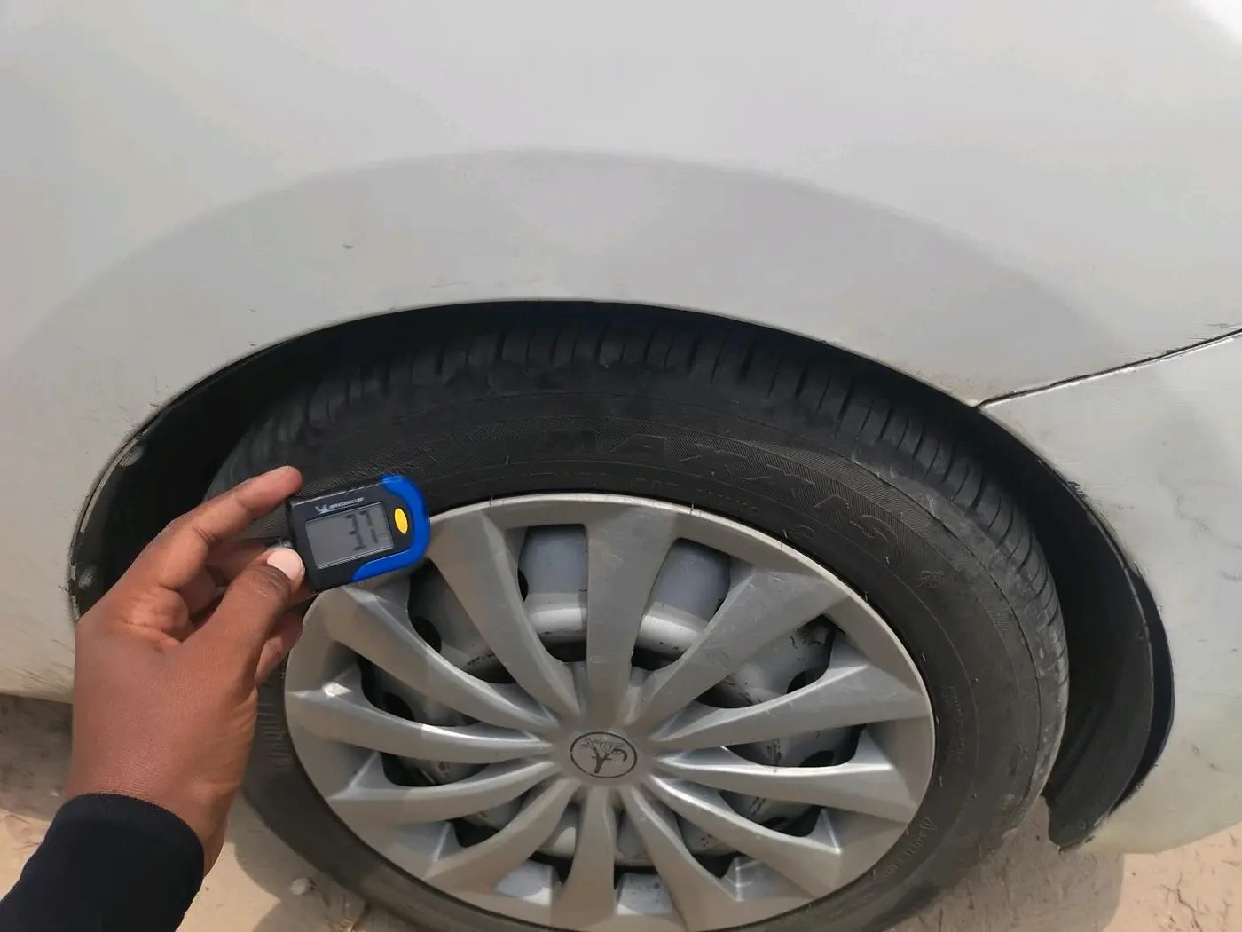 2014 Hyundai Eon ERA +, Petrol, Manual, 1,31,670 km, tyre
