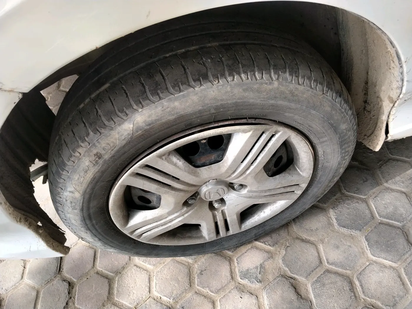 2011 Honda City 1.5L I-VTEC E MT, CNG, Manual, 73,016 km, tyre