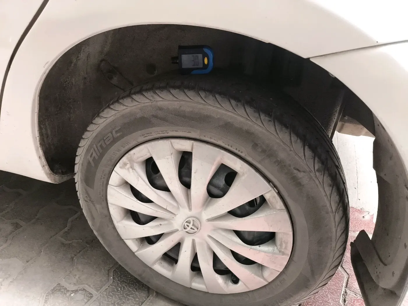 2011 Toyota Etios G, CNG, Manual, 67,321 km, tyre