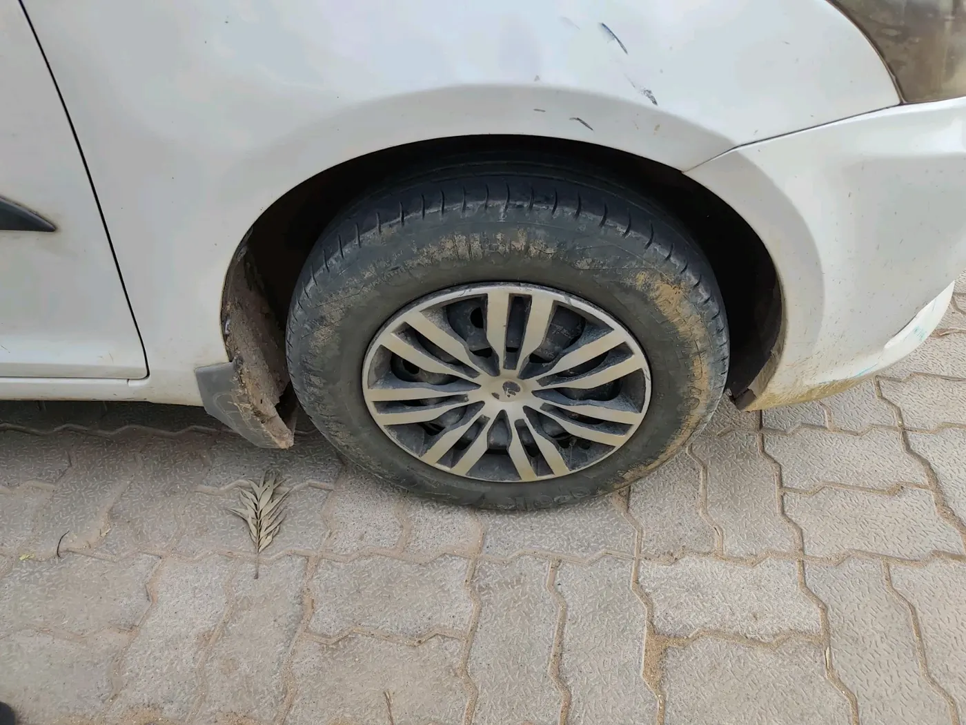 2015 Maruti Swift Dzire VDI, Diesel, Manual, 1,80,741 km, tyre