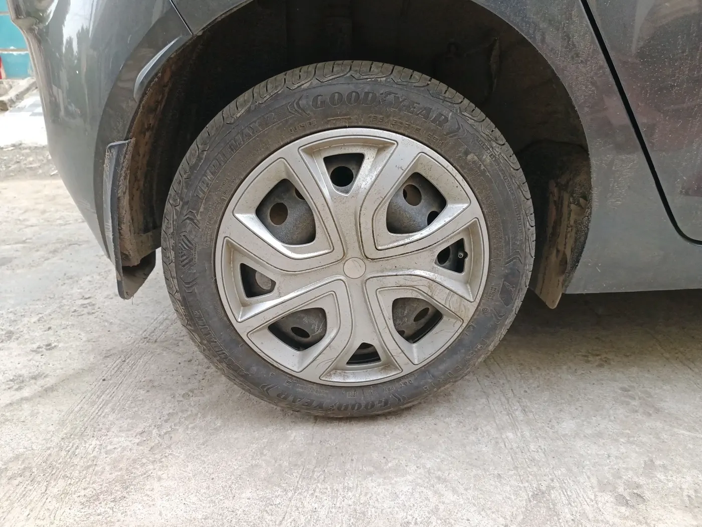 2024 Tata ALTROZ XM PETROL, Petrol, Manual, 9,726 km, tyre