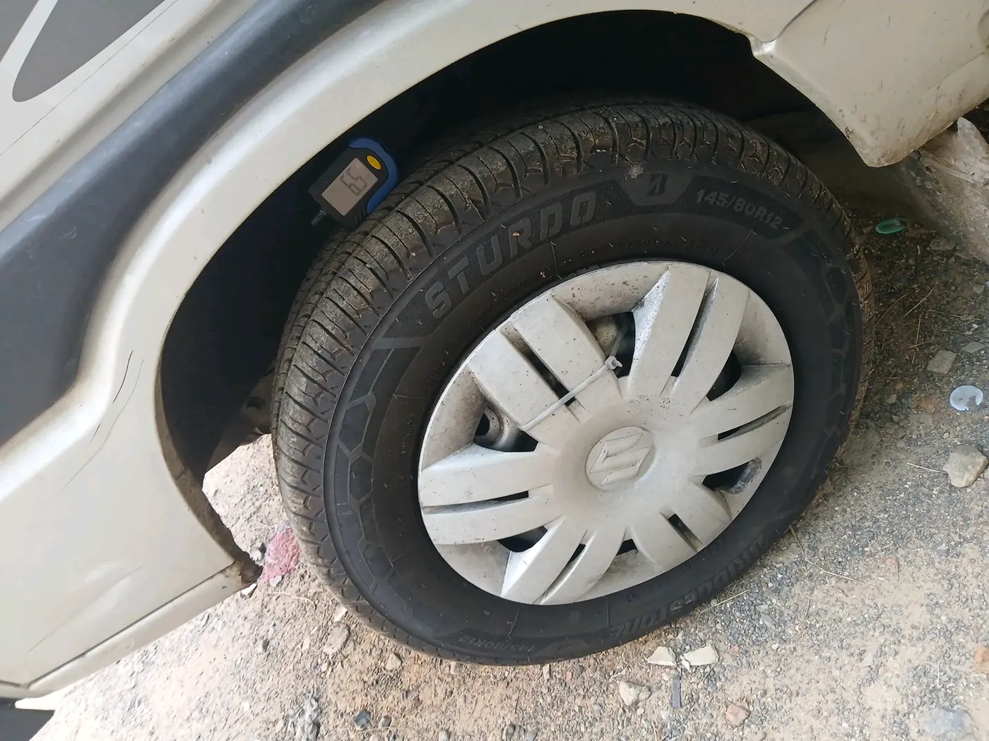 2017 Maruti Omni 5 STR, Petrol, Manual, 1,00,956 km, tyre