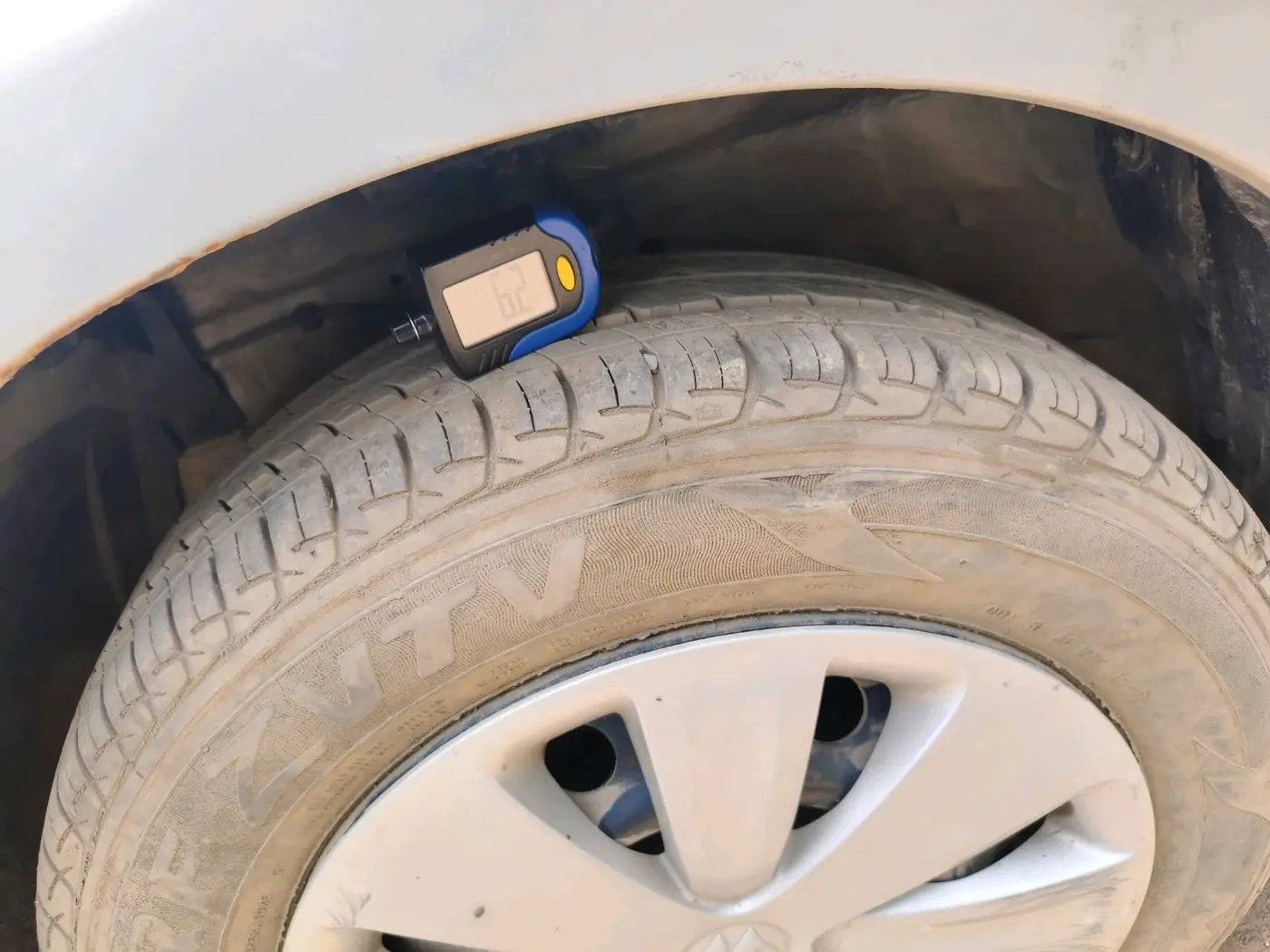 2017 Maruti Ertiga VXI, Petrol, Manual, 21,704 km, tyre