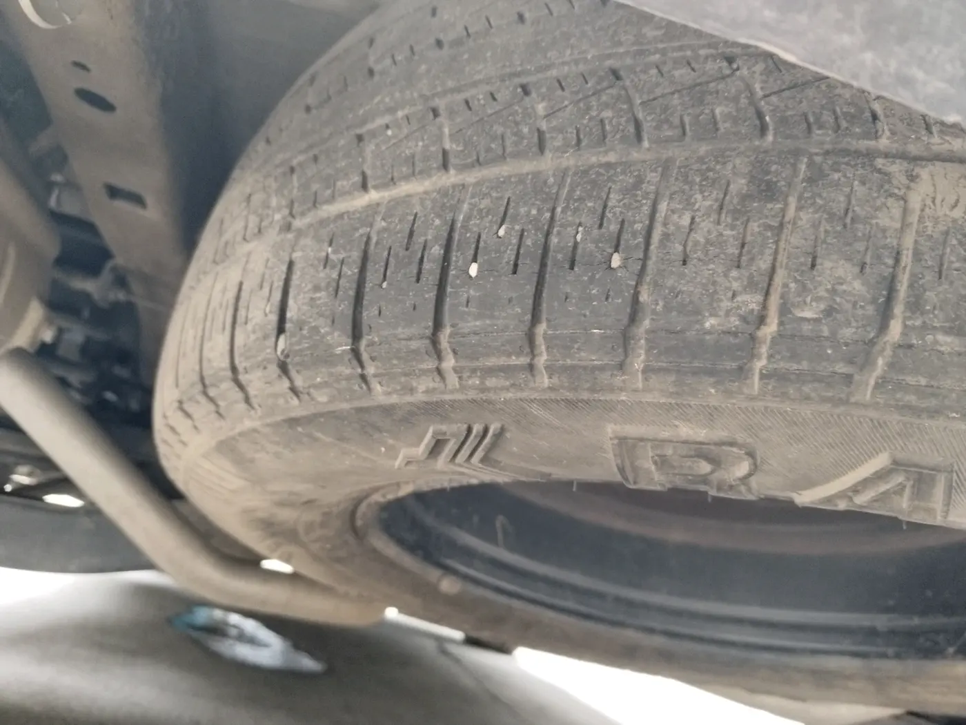 2018 Mahindra XUV500 W6, Diesel, Manual, 1,37,587 km, tyre