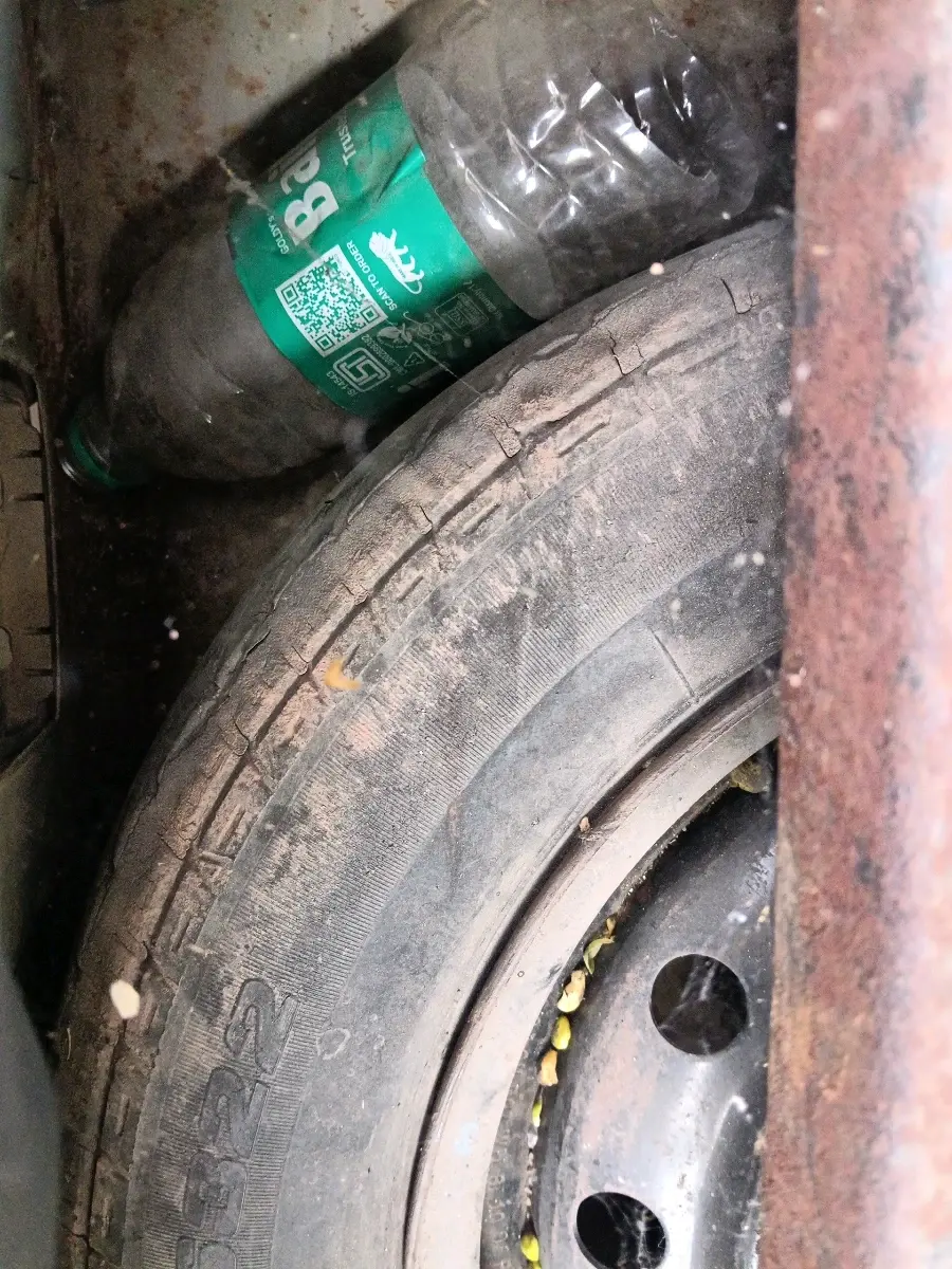 2010 Maruti A Star ZXI, CNG, Manual, 1,17,383 km, tyre