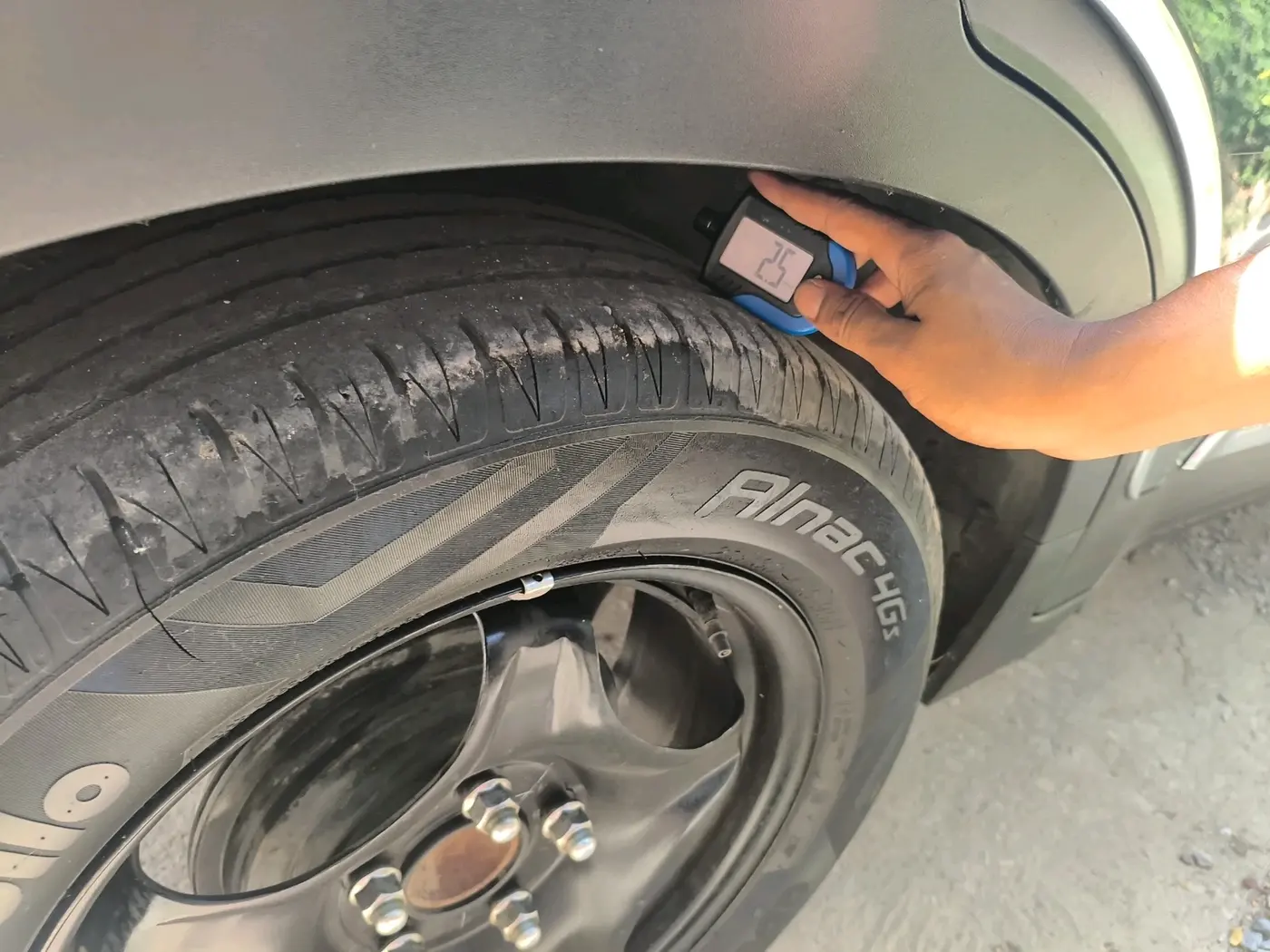 2024 KIA SONET HTK (O) 1.2 Petrol MT, Petrol, Manual, 68,128 km, tyre