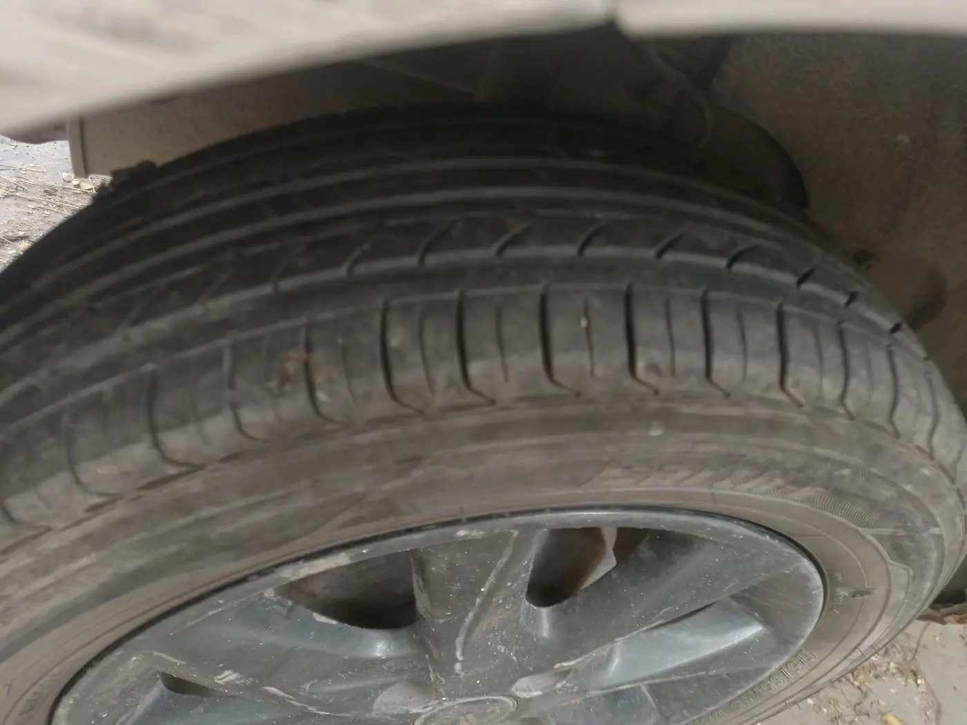 2014 Tata Bolt XT REVOTRON, Petrol, Manual, 1,20,065 km, tyre