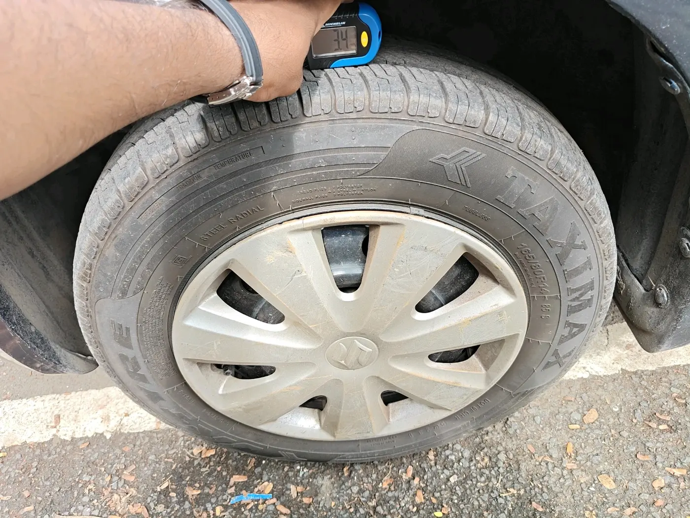 2011 Maruti Swift VXI, Petrol, Manual, 1,07,558 km, tyre