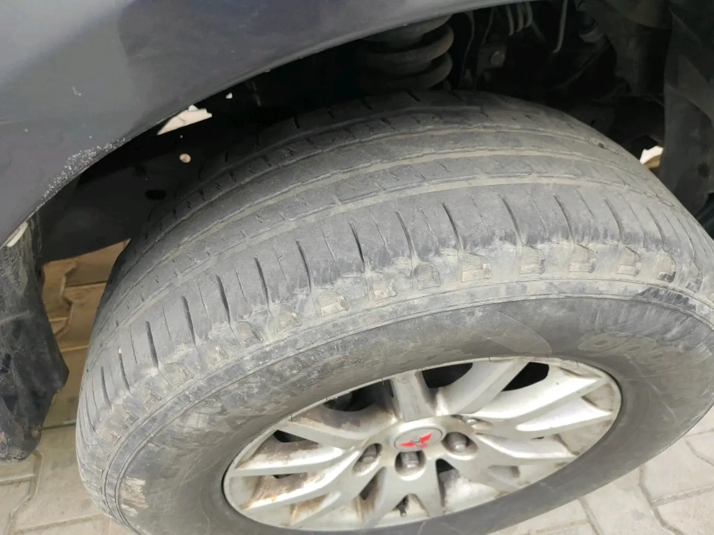2012 Mitsubishi Pajero Sport 2.5 MT 4X4, Diesel, Manual, 2,11,962 km, tyre