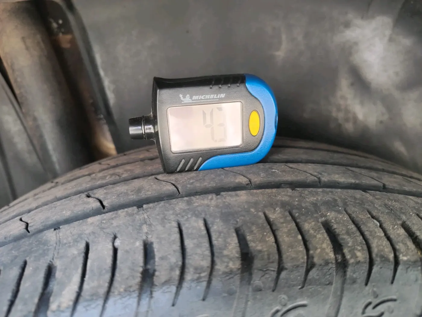 2024 Maruti BREZZA LXI S- CNG, CNG, Manual, 40,262 km, tyre