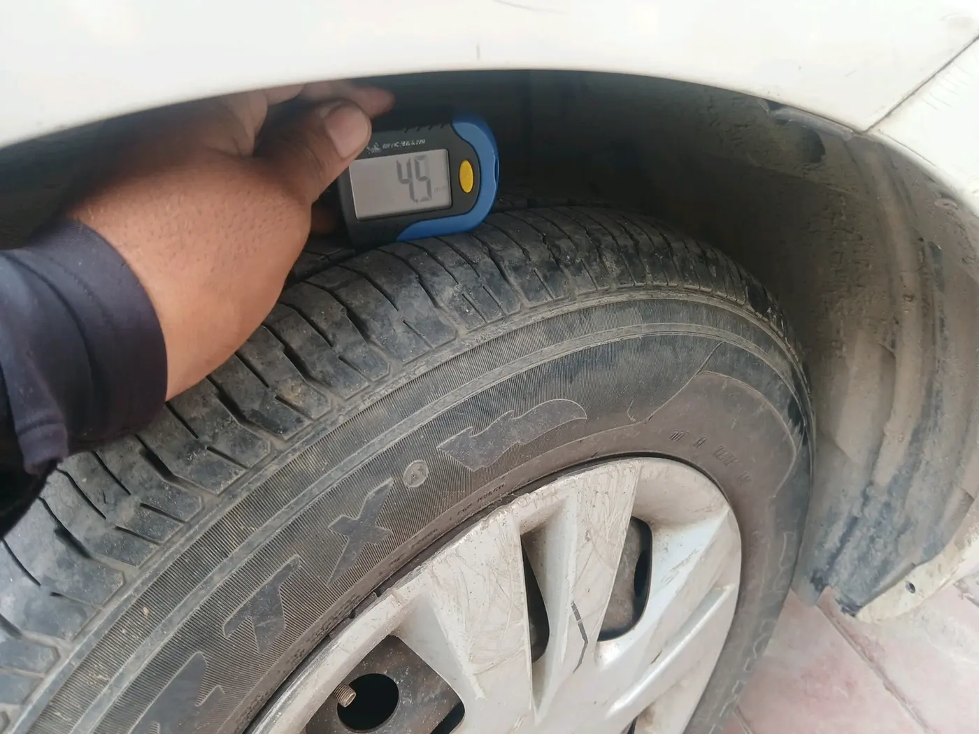 2014 Maruti Swift Dzire VXI, Petrol, Manual, 84,432 km, tyre