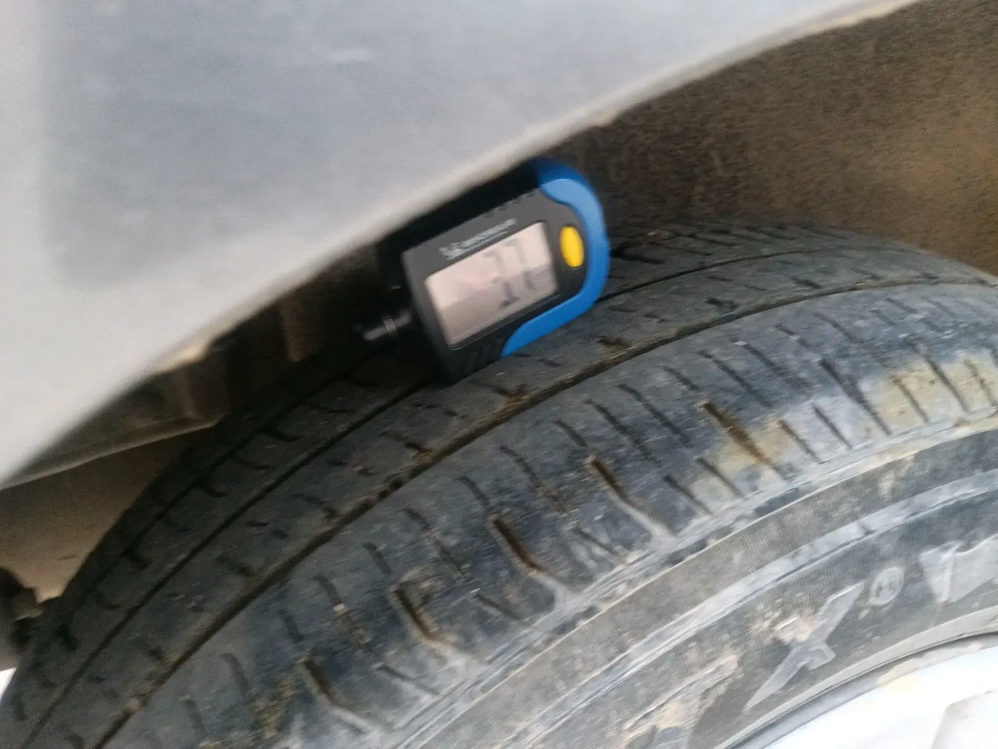 2013 Maruti Swift VXI, Petrol, Manual, 92,683 km, tyre