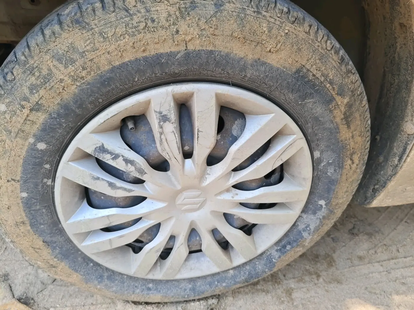2019 Maruti Dzire VXI, Petrol, Manual, 56,305 km, tyre