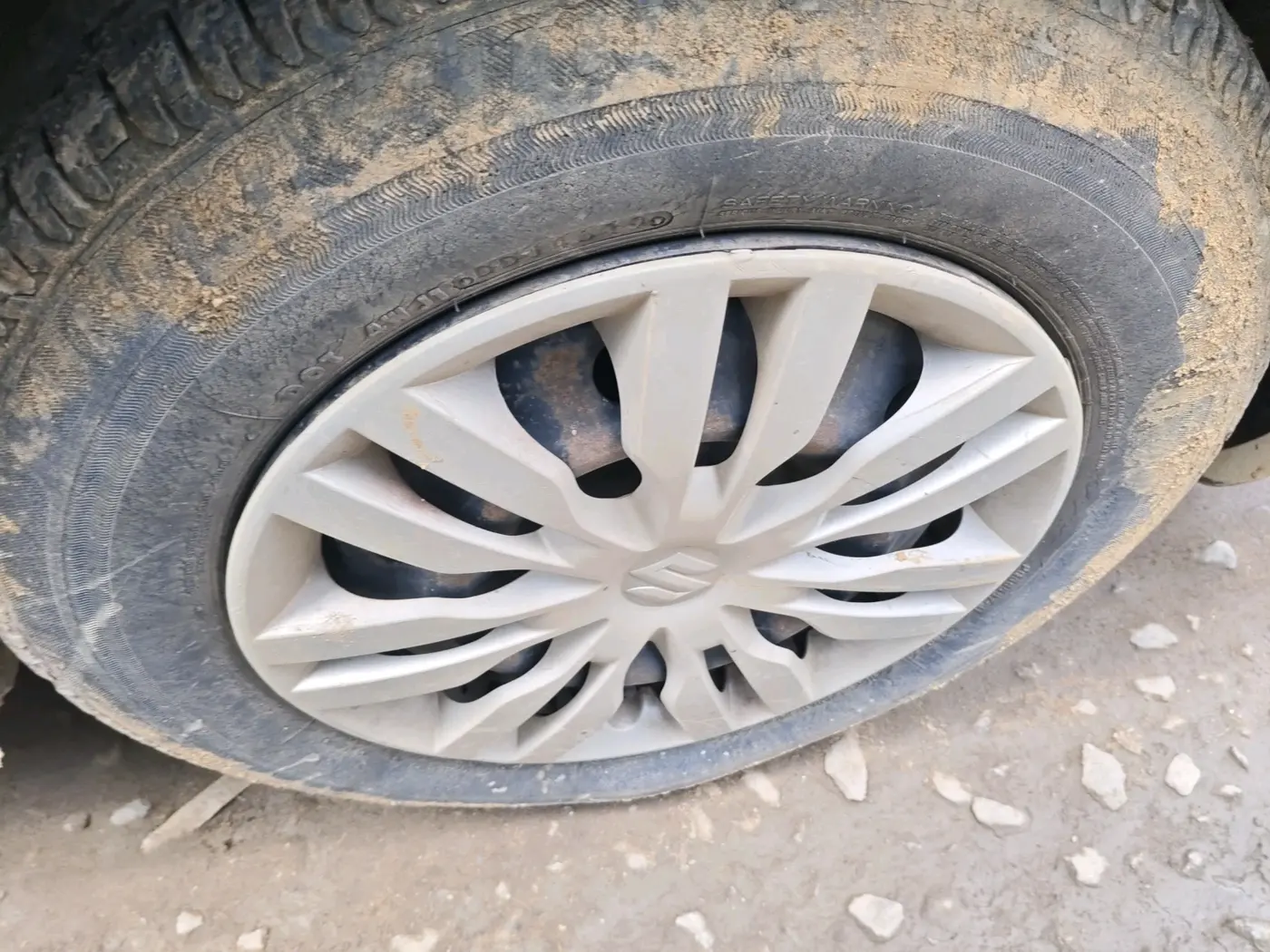 2019 Maruti Dzire VXI, Petrol, Manual, 56,305 km, tyre