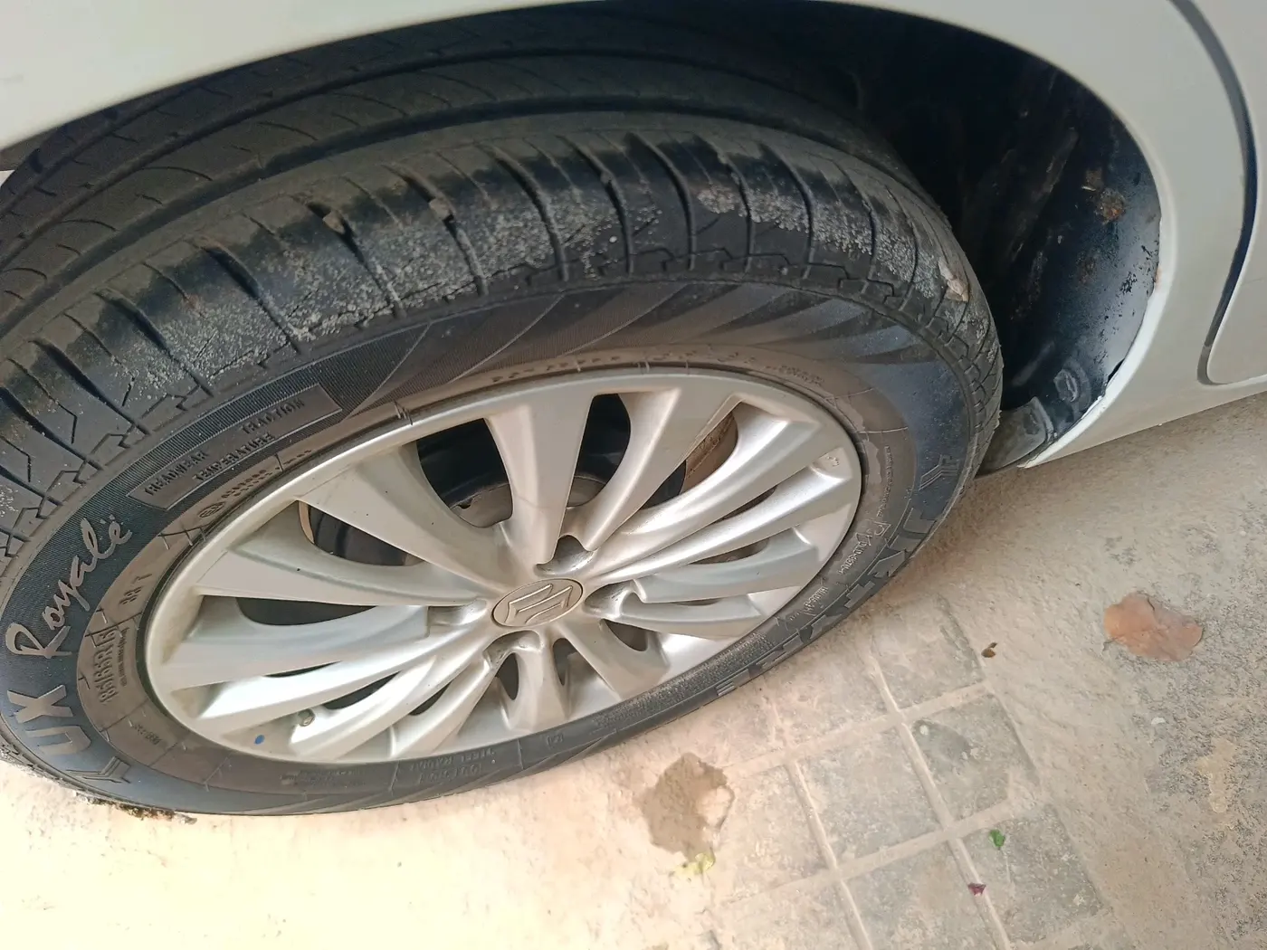 2023 Maruti Dzire VXI AMT, Petrol, Automatic, 27,568 km, tyre