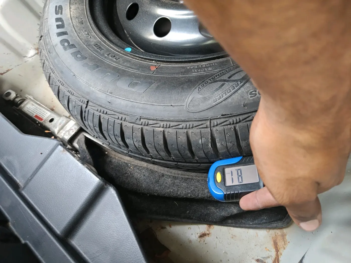 2019 Maruti Dzire VXI, Petrol, Manual, 1,10,869 km, tyre